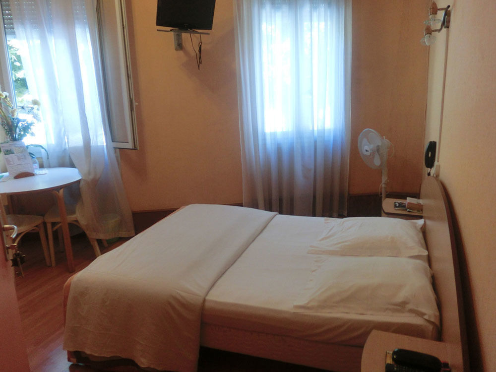 Le Terminus D'Albi Hotel Exterior photo